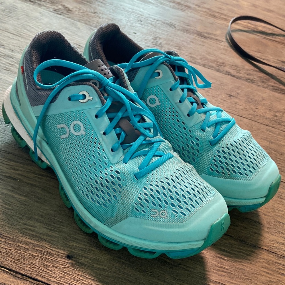 ON CLOUD RUNNING shoes